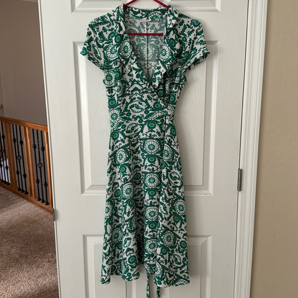 Eva Mendes textured material midi dress